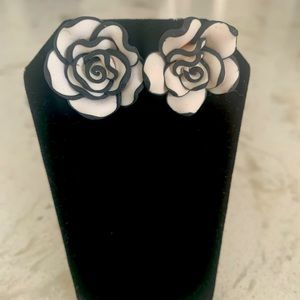 Stunning black and white rose earrings
